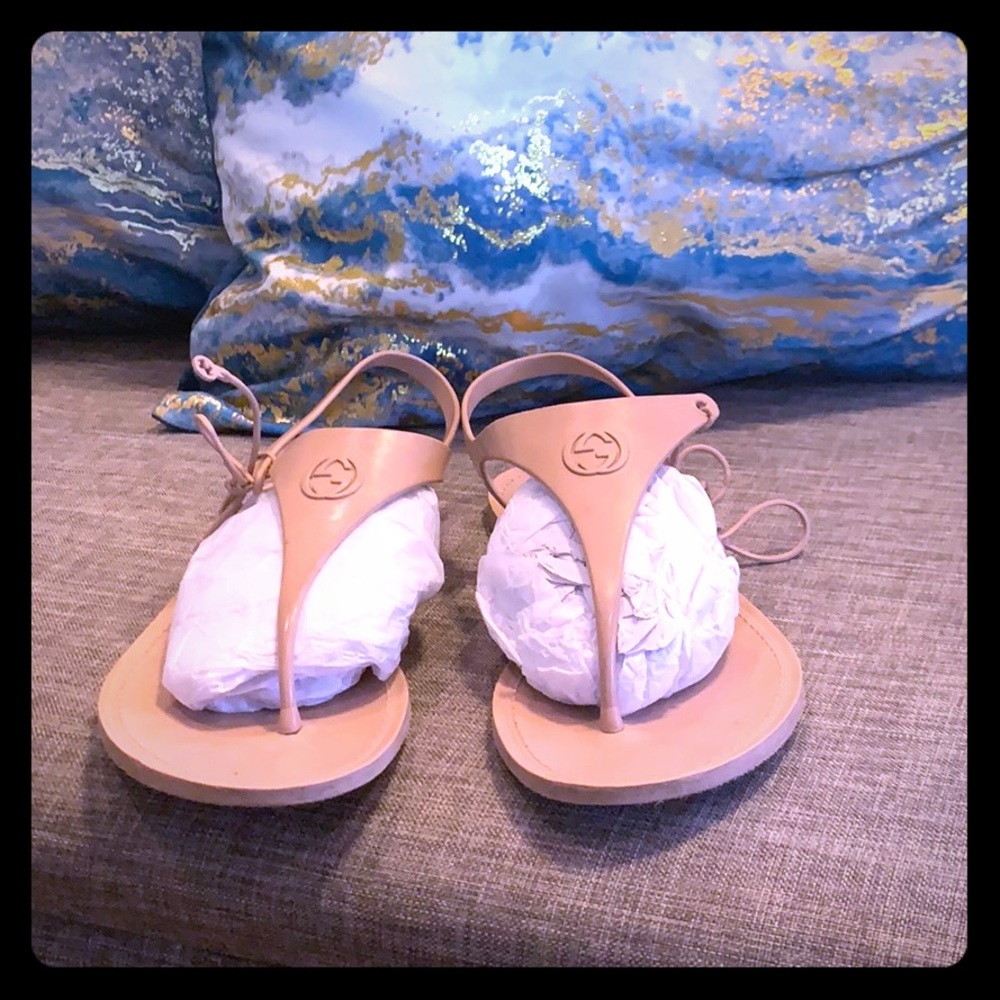 Damaged Gucci thong sandals